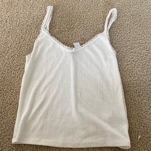 White t shirt with bow